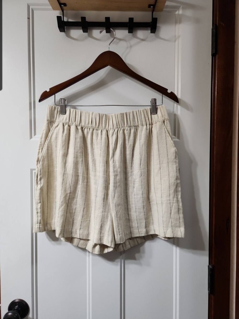 Blank NYC Striped Linen Shorts - M